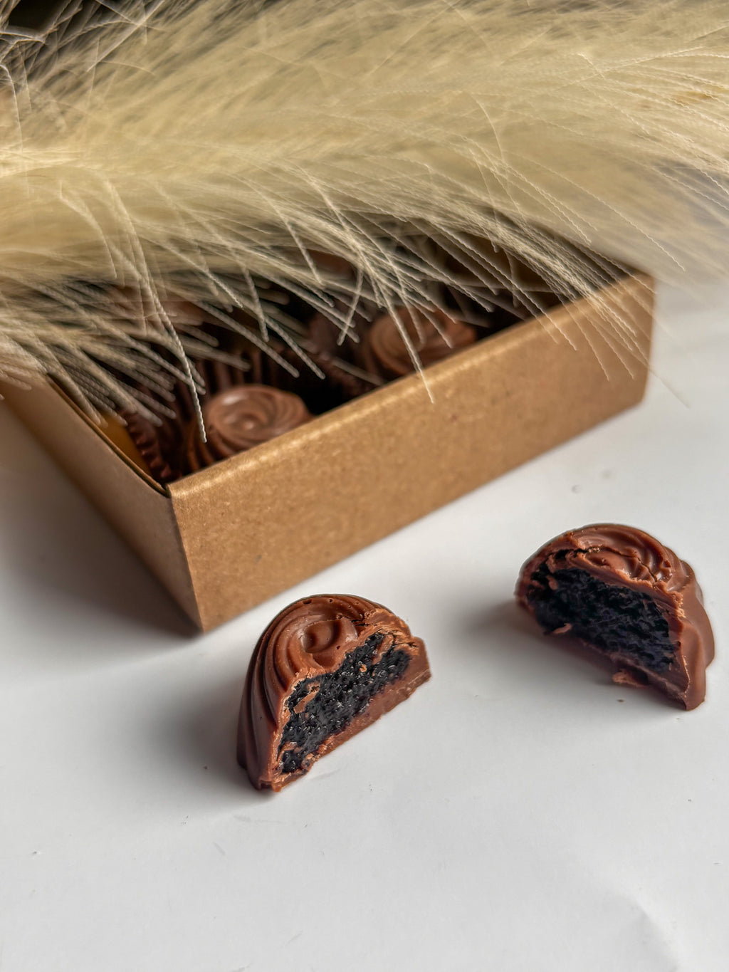 Makové pralinky z mliečnej čokolády s makovou plnkou