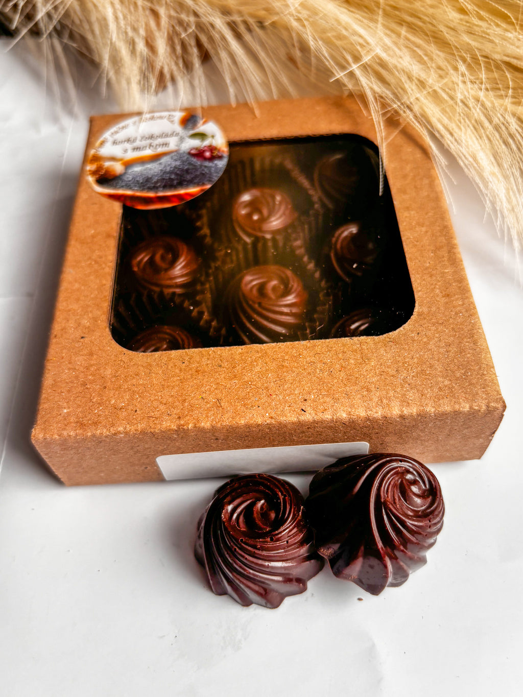 Makové pralinky z horkej čokolády s makovo-višňovou plnkou